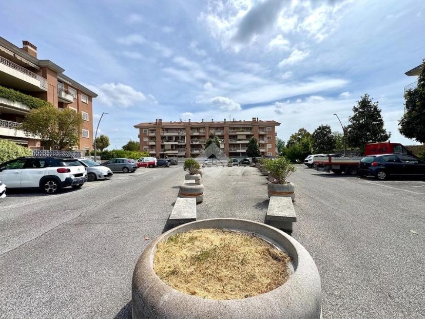 Bilocale in Viale Vincenzo Marronaro 130, Roma