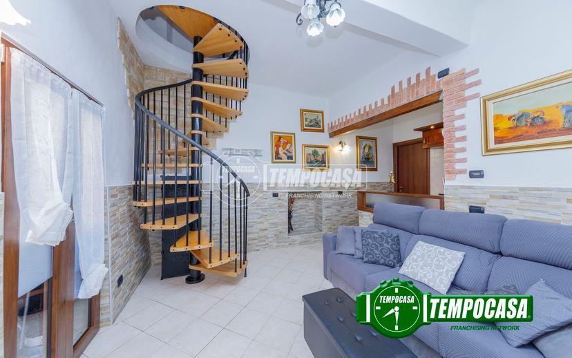 Casa indipendente in Via Cavour, Rosate — foto 3 di 5