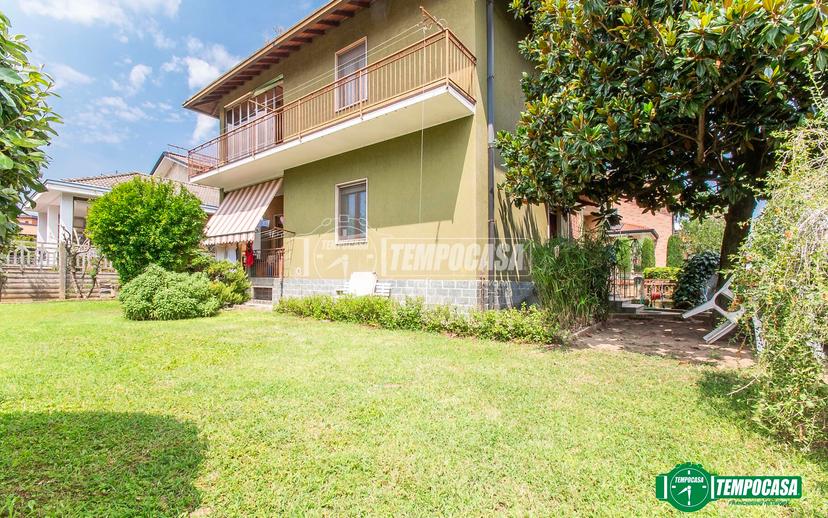 Villa a schiera in Via Manzoni, Arese