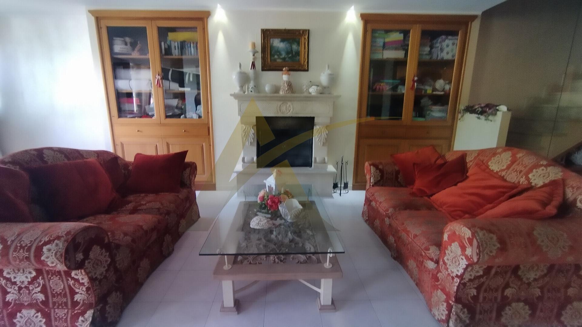 Villa unifamiliare, Lariano