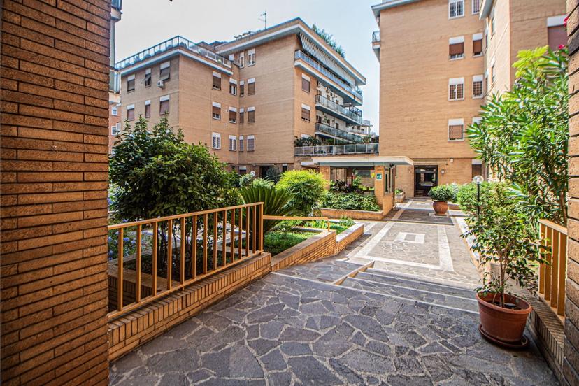 Quadrilocale in Via Federico Galeotti 9, Roma