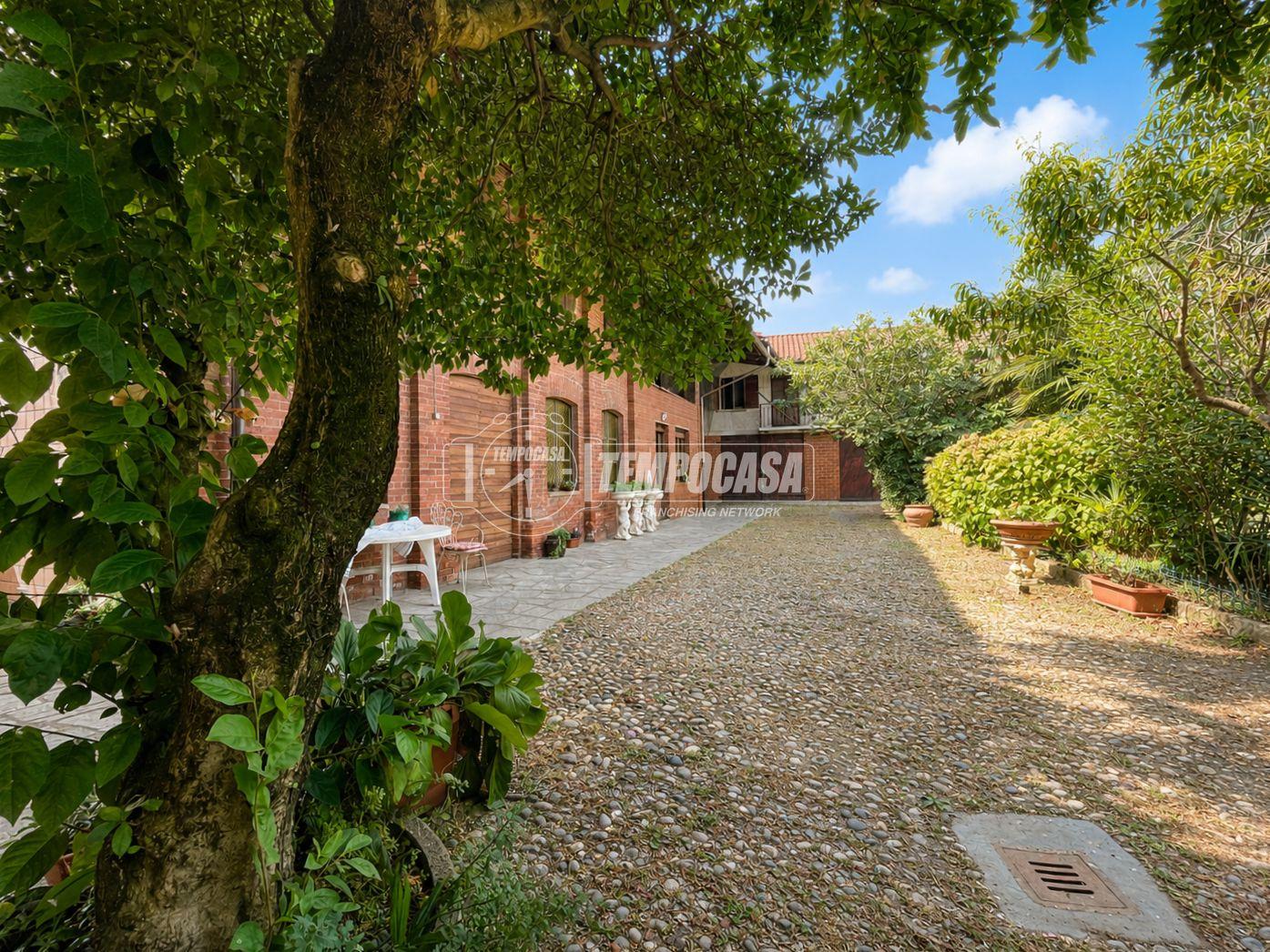 Villa a schiera, Ivrea