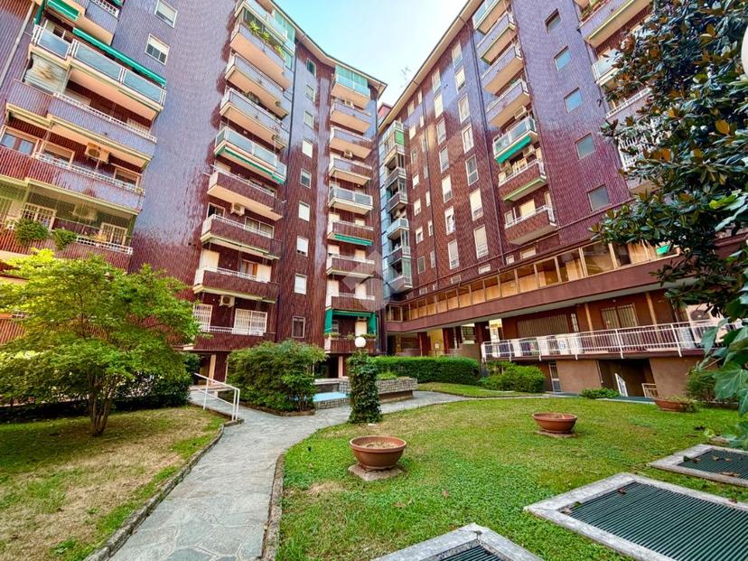 Quadrilocale in Via Gamboloita 4, Milano
