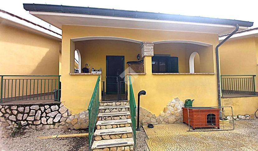 Villa a schiera in Via Capri 75, Ardea