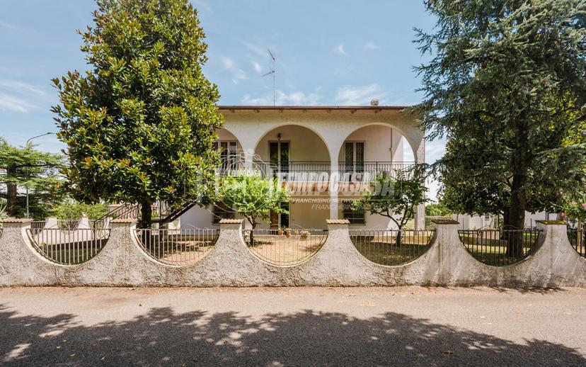 Villa a schiera in Via Donati Dino 14, Baricella