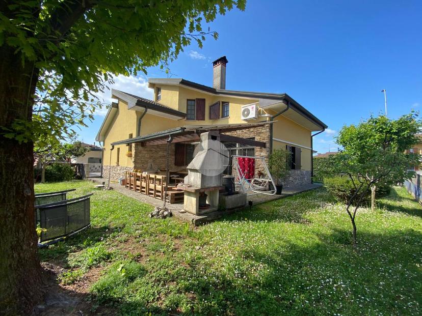 Villa in Via Monza 18, Bussero