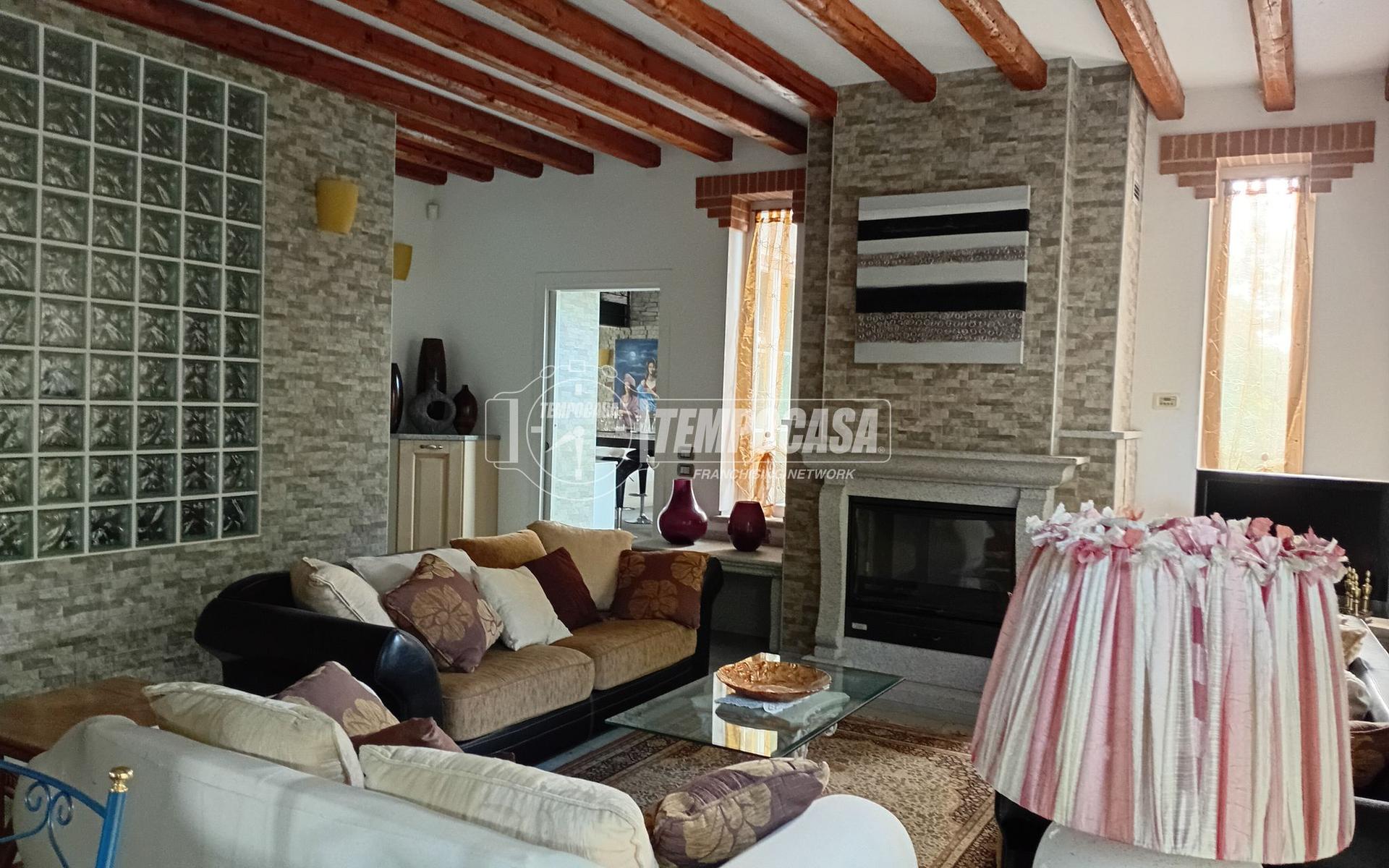 Villa a schiera in Via Ponte Castano 100, Castano Primo