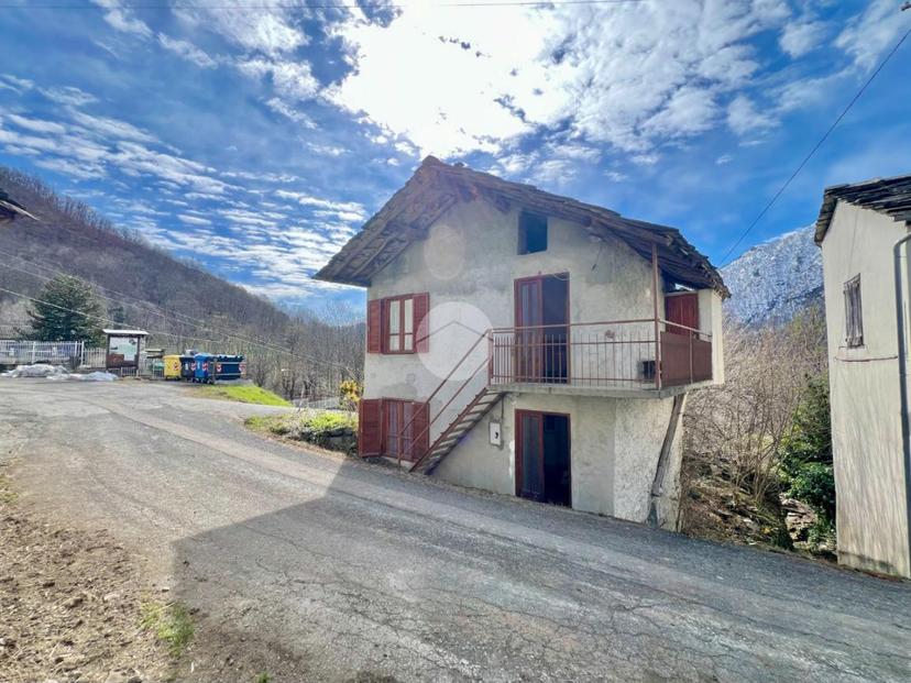 Casa indipendente in Frazione Villaretti 101, Lemie