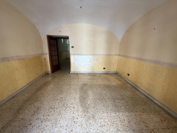 Trilocale in Via Cesare Rosaroll, Napoli