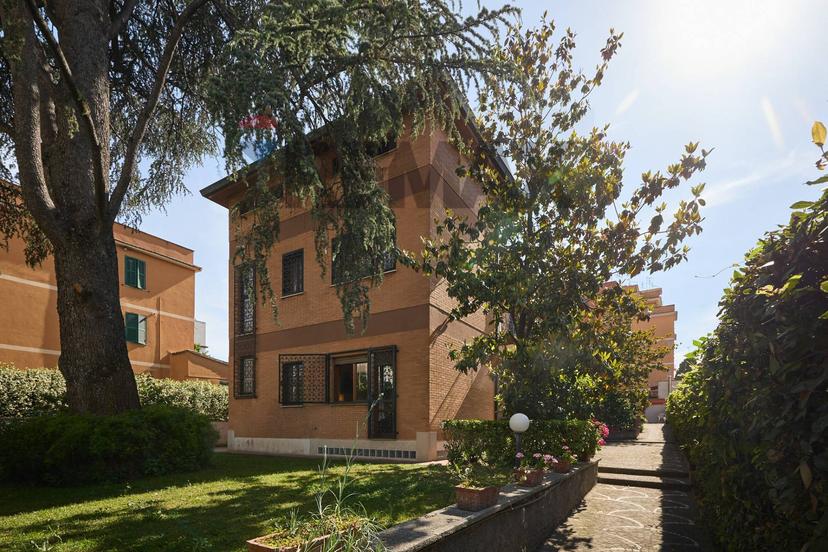 Villa in Via del Grano 49, Roma