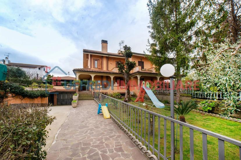Casa indipendente in Piazzale Pietro Nenni, 14, Ariccia