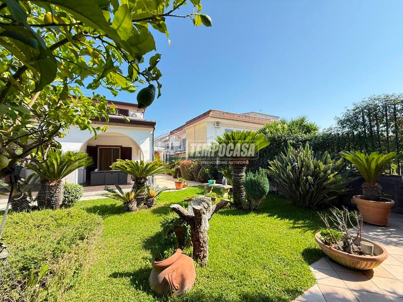 Villa, Giugliano in Campania — foto 2 di 5