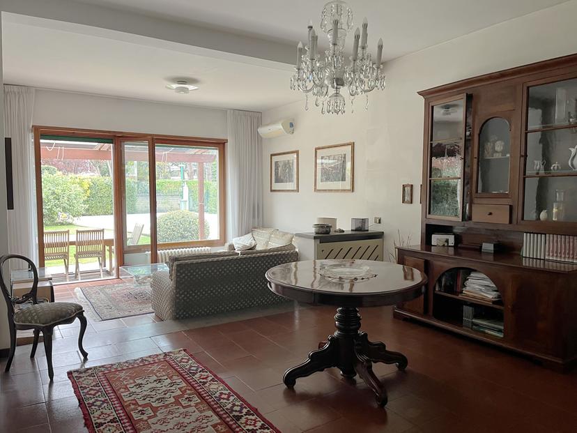 Villa plurifamiliare in Via Giovanni Gastaldi 41 , Roma