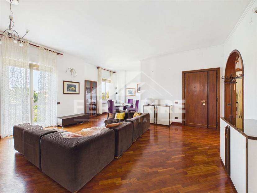 Appartamento in Via dei Serlupi 21, Roma