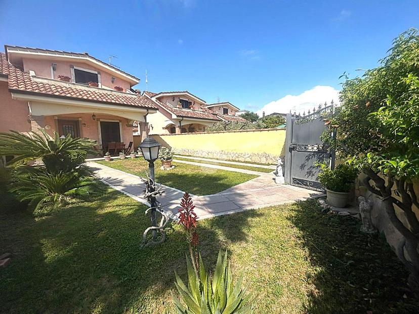 Villa in Viale Nuova Florida 170, Ardea