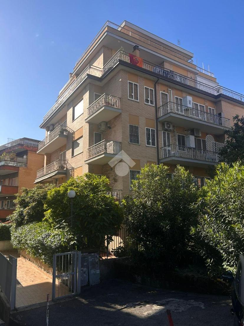 Quadrilocale in Via Enrico Besta 66, Roma