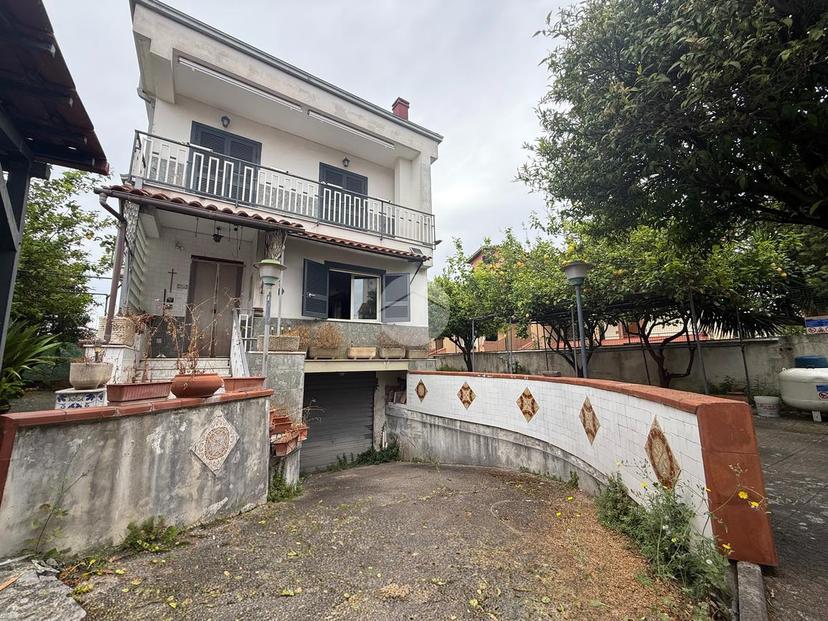 Villa in Terzo Viale Parco della Noce 10, Giugliano in Campania — foto 2 di 5