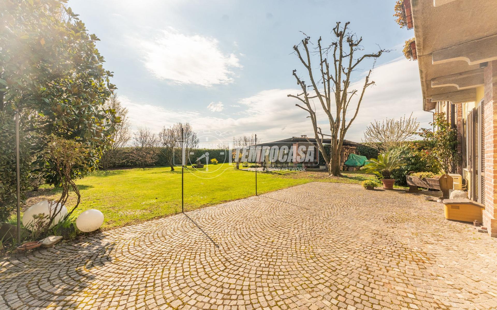 Villa a schiera in Via Verbano 22, Abbiategrasso