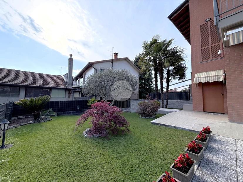 Villa a schiera in Via Fratelli Bandiera 30, Corbetta — foto 2 di 5