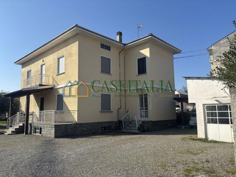 Villa a schiera, Samone
