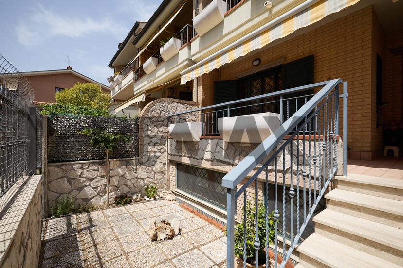 Villa a schiera in Via dei Limoni 23, Roma