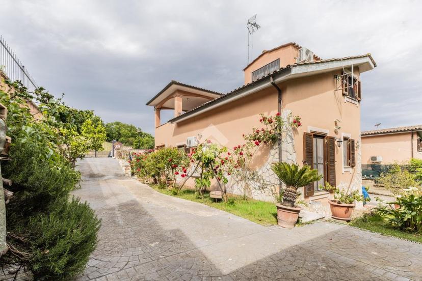 Villa in Via Olmata Tre Cancelli 28, Bracciano