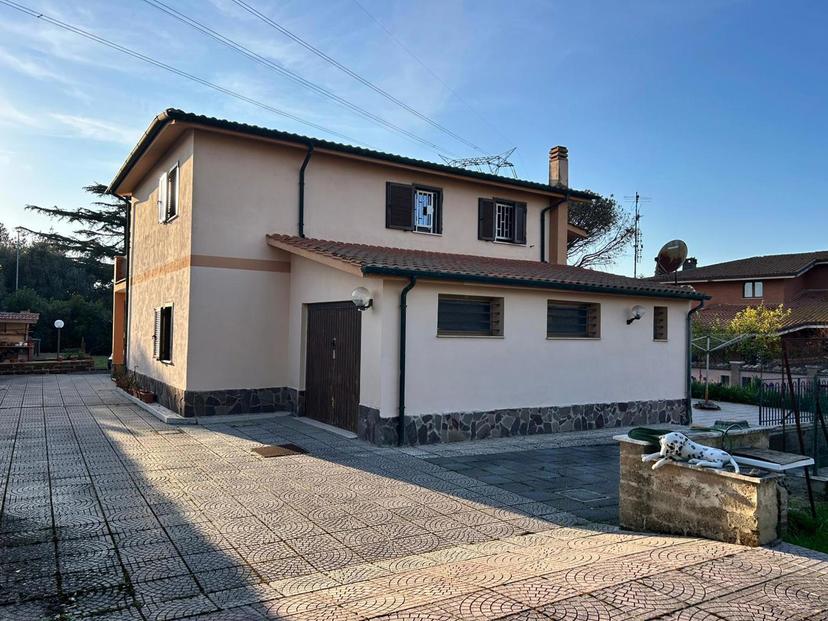 Villa in Via Moschiano 144, Roma