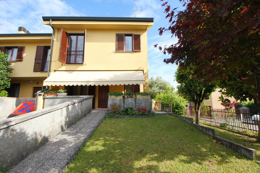 Villa a schiera in Via delle Rose  20, Legnano