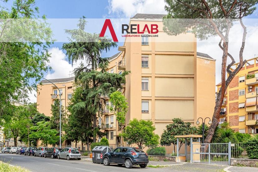 Trilocale in Viale Palmiro Togliatti 132, Roma