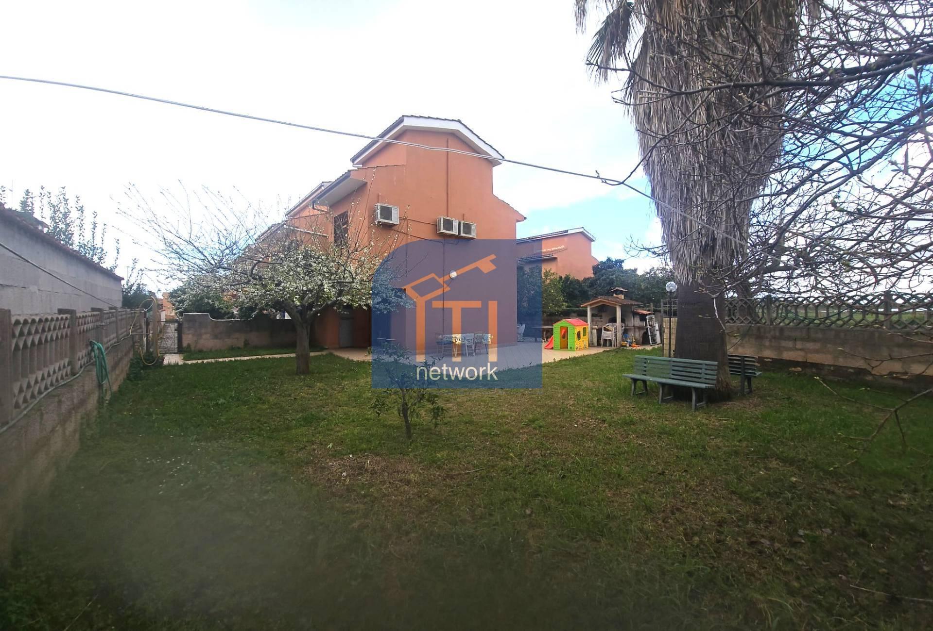 Villa a schiera in Via dell' Orione, Pomezia