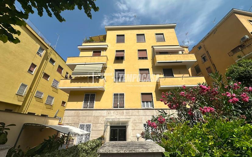 Bilocale in Viale delle Medaglie d'Oro 305, Roma