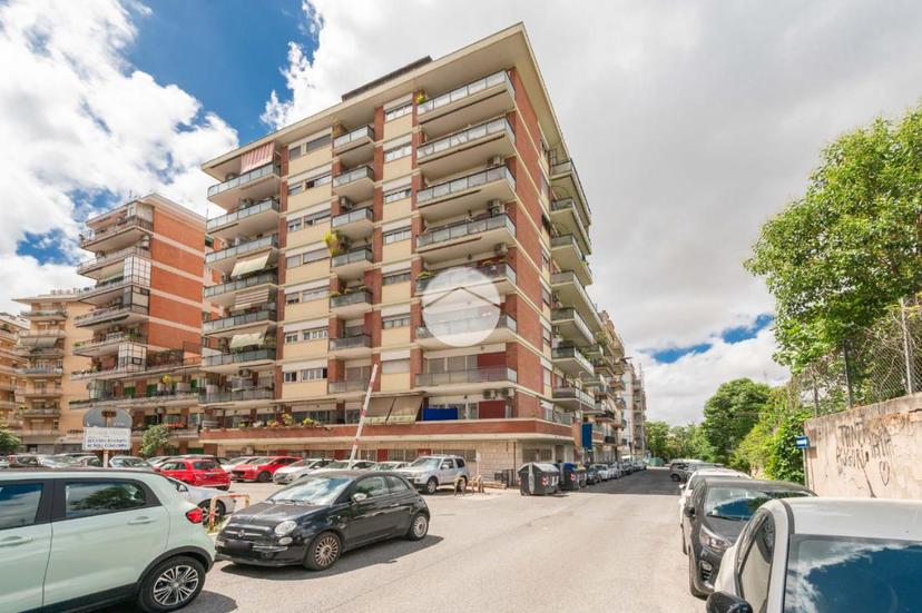 Trilocale in Via Luigi Lodi 60, Roma