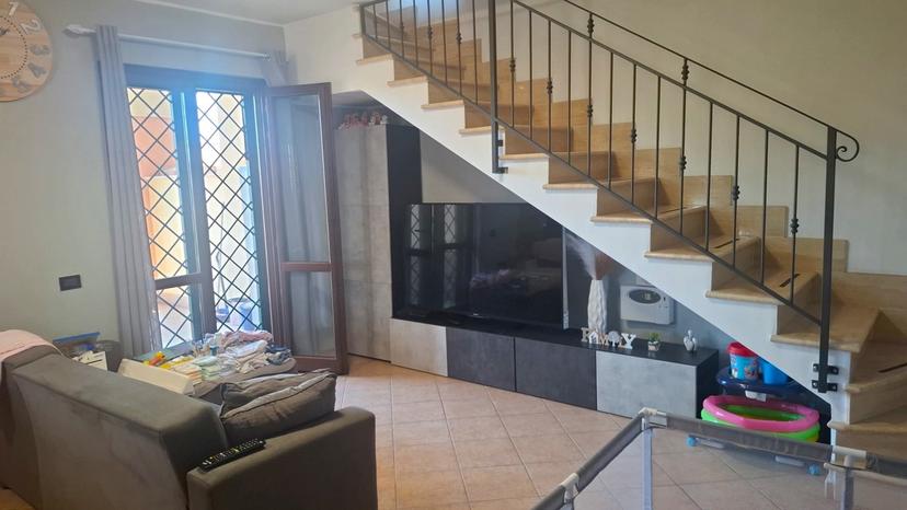 Casa indipendente in Via delle Primule , Pomezia