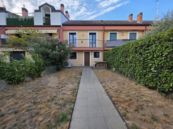 Villa a schiera in Via Gelsi, Robecchetto con Induno — foto 2 di 5
