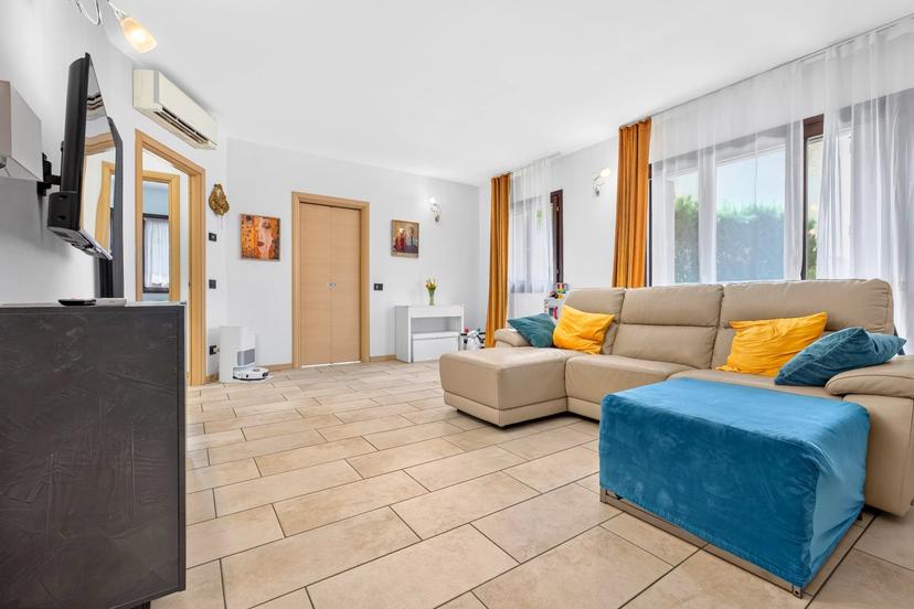 Trilocale in Via Po, 82, Bollate