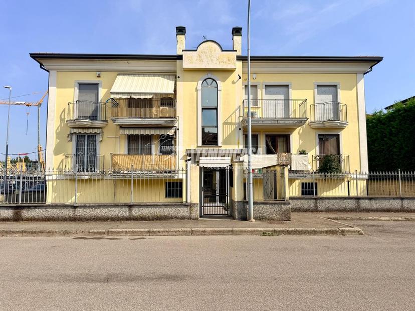 Bilocale in Via delle Viole, Parabiago — foto 2 di 5