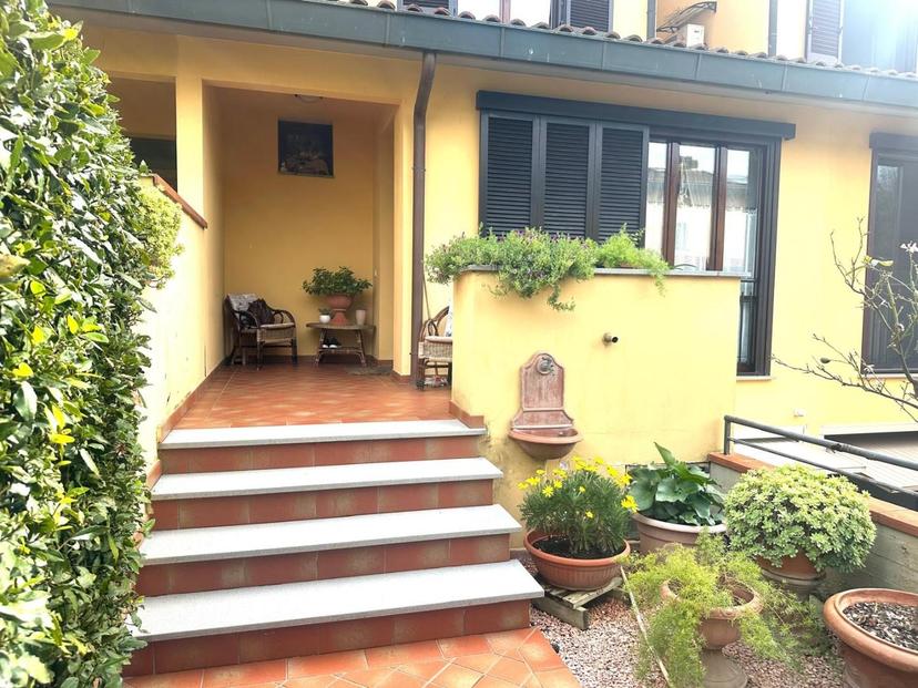 Villa a schiera, Campi Bisenzio