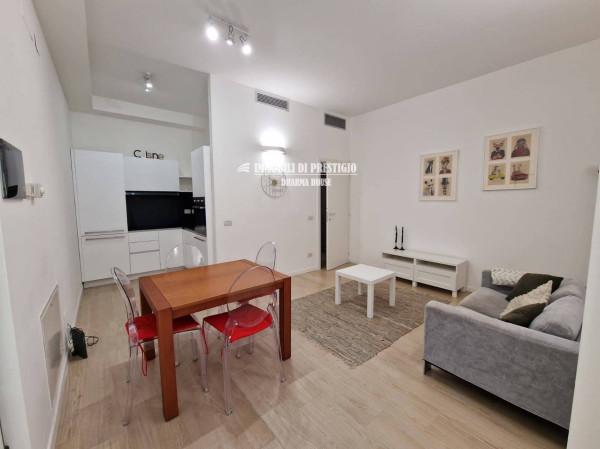 Bilocale in Via Garian 18, Milano