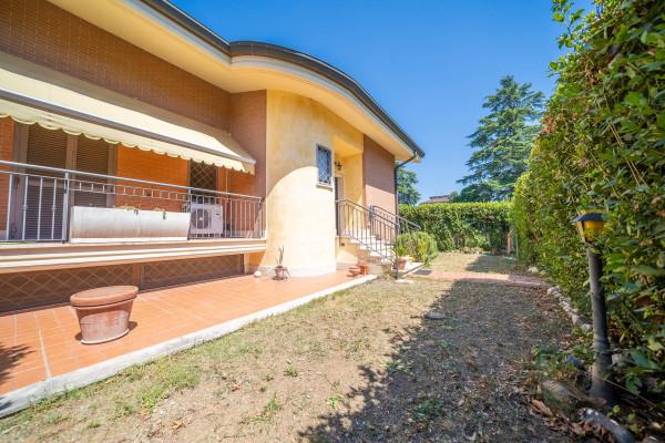 Villa plurifamiliare in Via Bronte 68, Roma