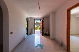 Villa in Via Marmorelle, Colonna