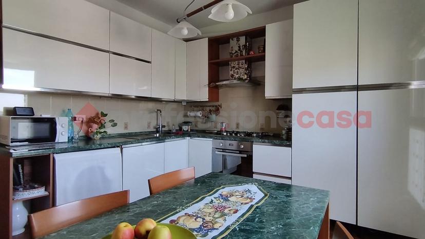 Quadrilocale in Via Aldo Moro  18, Locate di Triulzi — foto 2 di 5