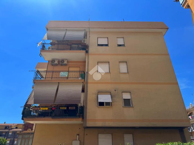 Trilocale in Via De Amicis 51, Genzano di Roma
