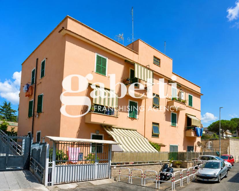 Trilocale in Via del Grano  90, Roma