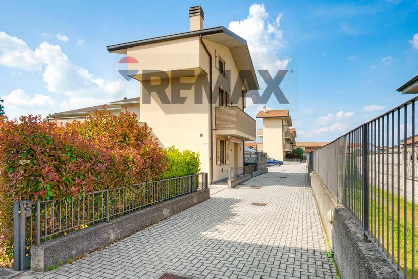 Villa a schiera in Via Magellano 9, Magnago