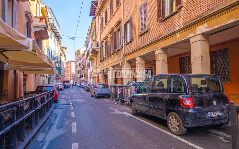 Bilocale in Via Mascarella, Bologna