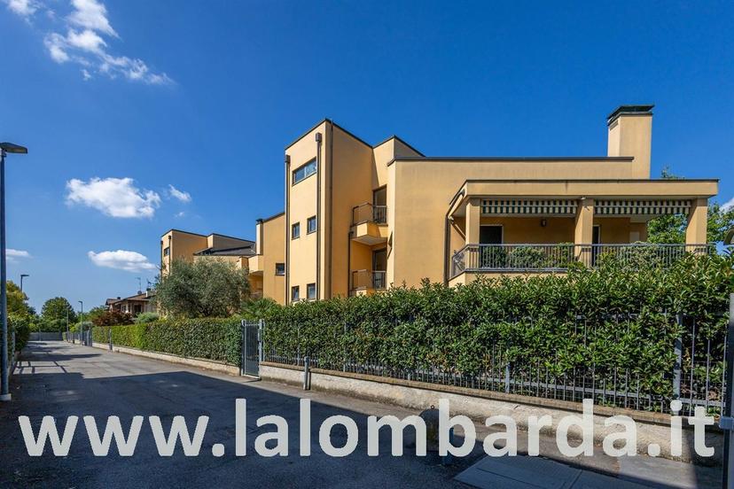 Quadrilocale in Via Val Camonica 7a, Lainate — foto 2 di 5