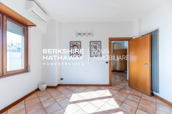 Appartamento in Via Sabazio, Roma