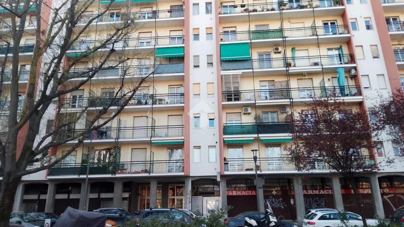 Bilocale in Viale Monza 325, Milano