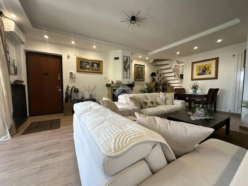 Villa in Via Cincinnato 00, Napoli — foto 5 di 5
