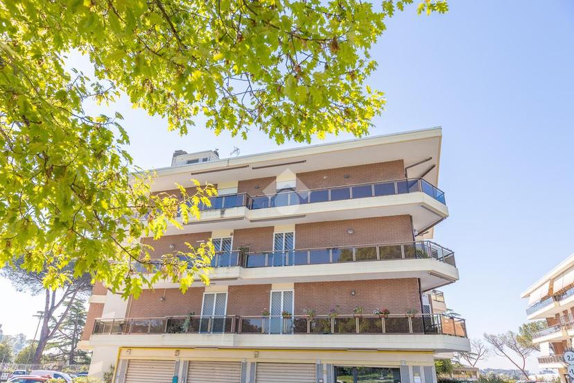 Trilocale in Appartamento Via degli Aldobrandeschi, Roma